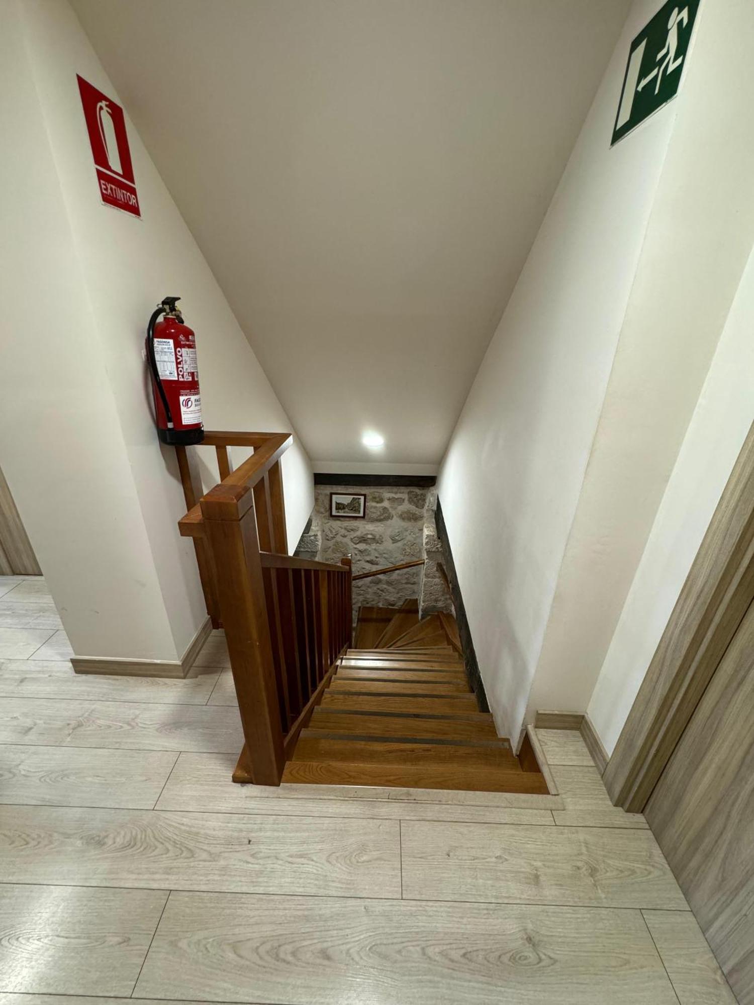 Hotel Rural Los Faroles Huérmeces Екстериор снимка
