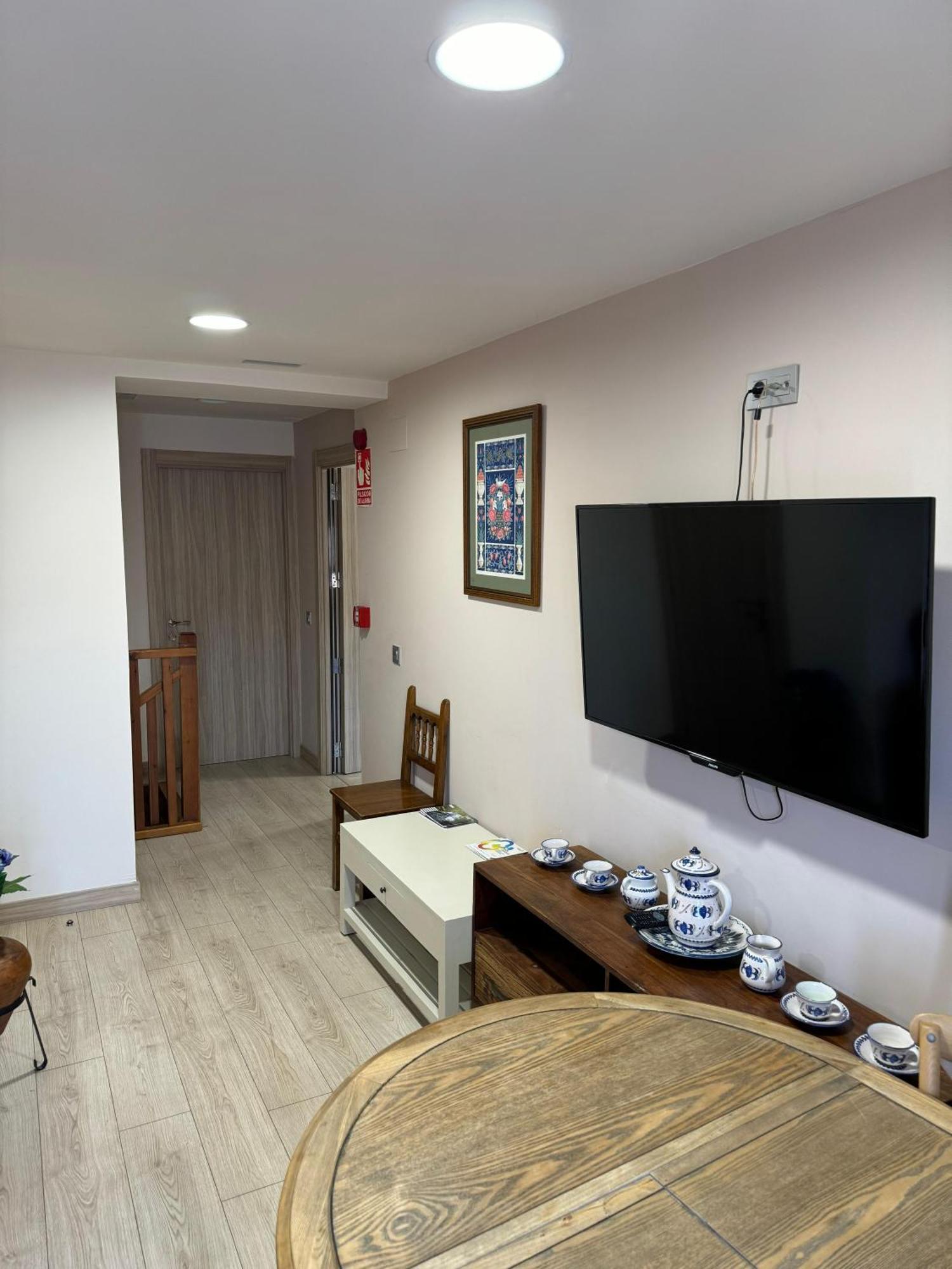 Hotel Rural Los Faroles Huérmeces Екстериор снимка